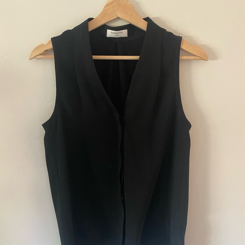 Babaton Classic Black Top by Artiza